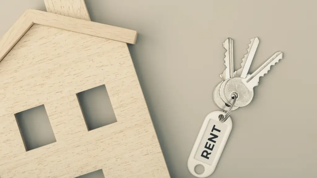 Wood 2D home with keychain that has the word "rent" on it